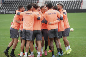 La primera plantilla de la AD Ceuta vuelve al trabajo este jueves en la Pista de Atletismo 