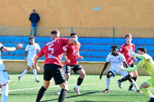 Un lance del encuentro disputado este sábado en el José Martínez 'Pirri'