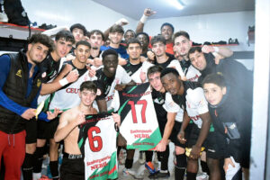 Los sportinguistas celebran su victoria en el vestuario