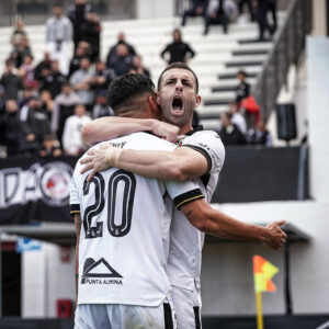 Andy y Rodri Ríos se abran tras el gol de éste contra el Algeciras CF 