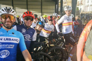 Los ciclistas ceutíes, en la línea de salida en la prueba de Castellón 
