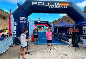 Álvaro Salguero, tras curzar la meta como vencedor de la II Carrera Solidaria 091