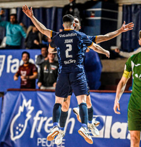 Jugadores del Alzira celebran uno de sus goles contra el Leganés