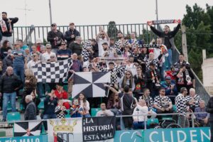 Unos 200 aficionados ceutíes han arropado a su equipo en El Palmar