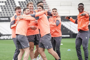 Una imagen del entrenamiento del Ceuta de este viernes en el Murube