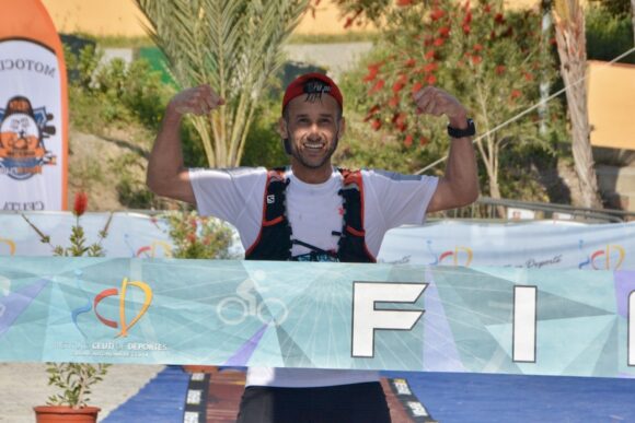Javier Jiménez, momentos antes de cruzar la línea de meta del V Trail Race Los Fuertes