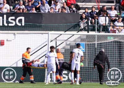 Aisar se ha lesionado y ha tenido que abandonar el terreno de juego en camilla 