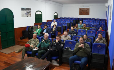 Una imagen de la reunión mantenida este jueves en el acuartelamiento González Tablas