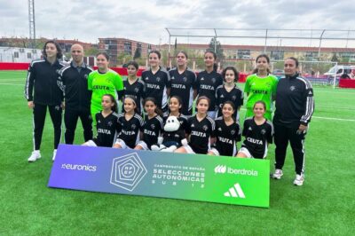 La selección de Ceuta Sub-12 femenina, antes de su debut 