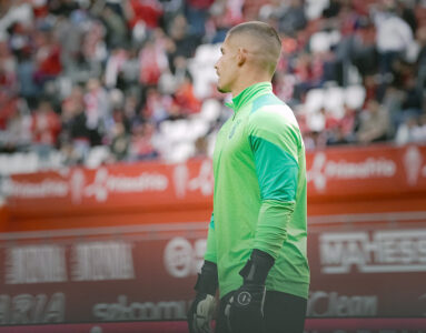 Guille Vallejo, este sábado, durante el calentamiento en el 'Enrique Roca' 