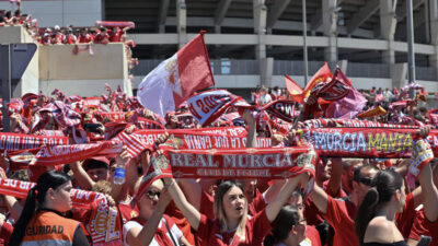 La afición del Murcia calienta motores para recibir el sábado al Ceuta