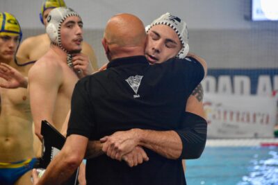 Los integrantes del CN Caballa celebran la victoria ante el Real Canoe 📷 Alejandro Castillo