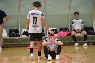 Los jugadores del Ceutí han acabado abatidos tras una derrota que los condena al descenso 📷 Alejandro Castillo 