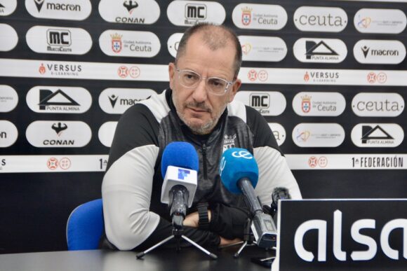José Juan Romero, durante la rueda de prensa previa al Ceuta-Yeclano