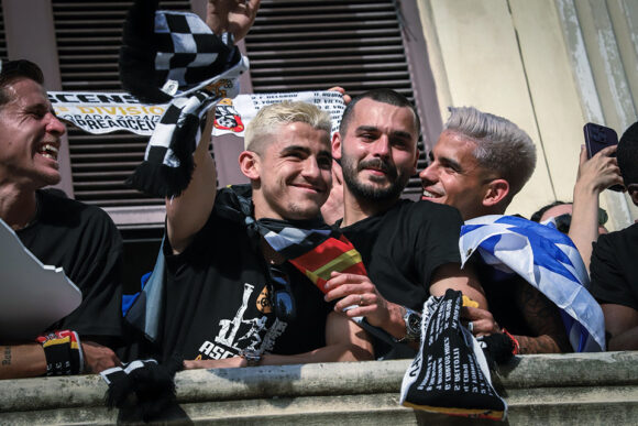 Aisar y varios jugadores, durante la celebración institucional por el ascenso del Ceuta a Segunda