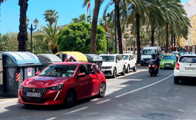 La caravana de vehículos, a su paso por el Paseo de la Marina Española 