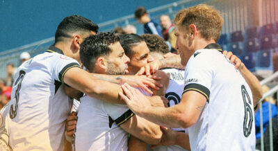 Jugadores de la AD Ceuta celebran el gol de Yago Cantero en Fuenlabrada 