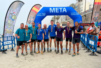 En la imagen, los tres primeros trinomios en cruzar la meta en La Ribera