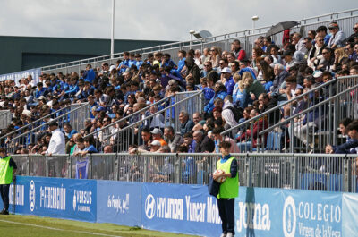Aficionados del Fuenlabrada,. en el 'Fernando Torres' durante un partido de esta temporada 