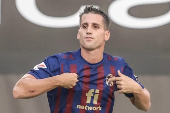 Juanto Ortuño, durante un partido oficial con el Eldense