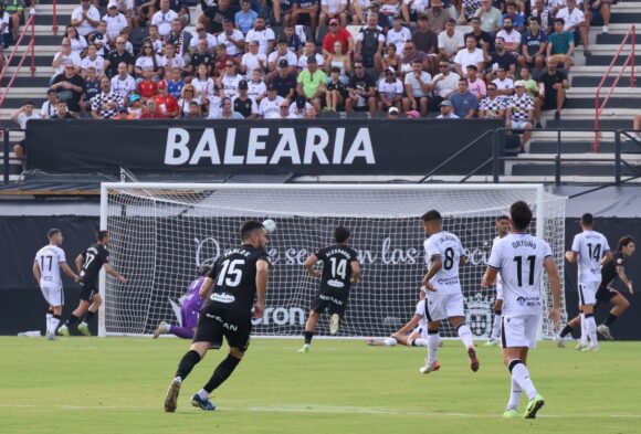 Momento del gol del Sporting. / FOTO PEPE SEGURA