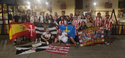 Aficionados del Ceuta y del Sporting, codo con codo / FOTO BORJA BLANCO