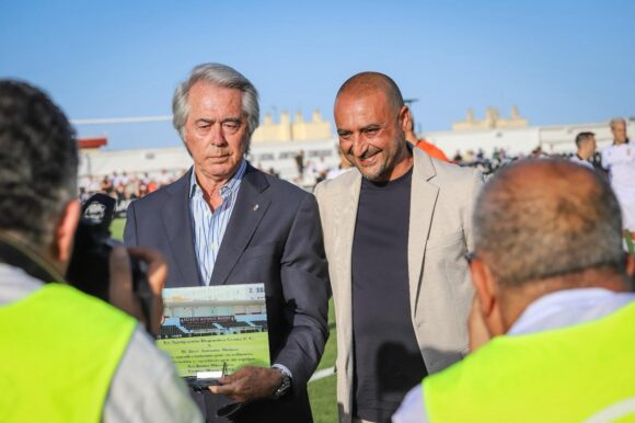 Luhay Hamido ya homenajeó a Angelin con una placa al final de la pasada temporada 