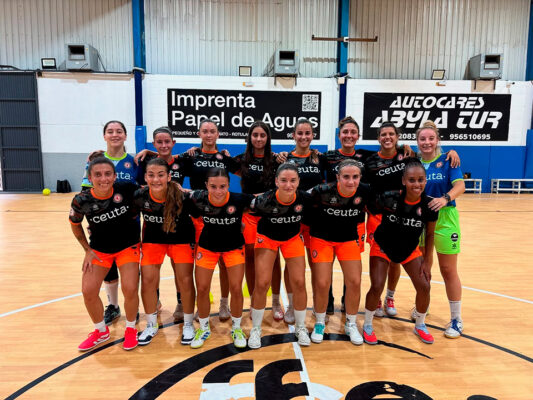 Las jugadoras del Camoens, en el inicio de sus entrenamientos de pretemporada 