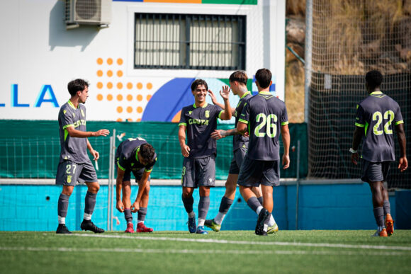 Jugadores del filial del Ceuta celebran uno de sus tantos este sábado en Marbella 