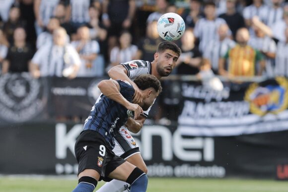Marcos peleó como siempre y además hizo dos de los goles de los suyos / FOTO CD Castellón