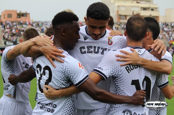 Merecida victoria de los blancos. / FOTO Pepe Segura