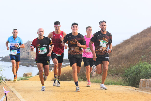 Ilias, a la derecha de la imagen, se impuso en los metros finales. / FOTO D. Vicente