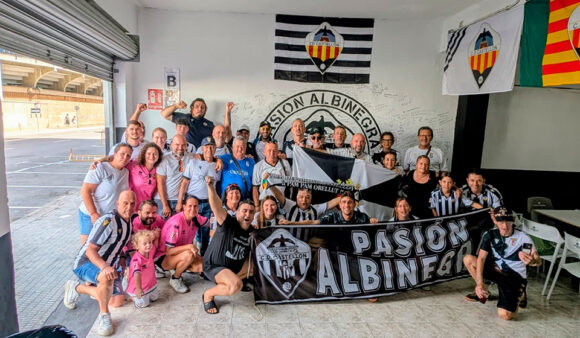 Aficionados de Castellón y Ceuta, en la peña 'Pasión Albinegra'