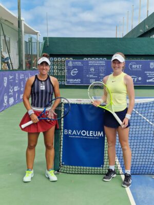 ampliar foto Olga Parres y Freya Peet, antes de su partido de este martes