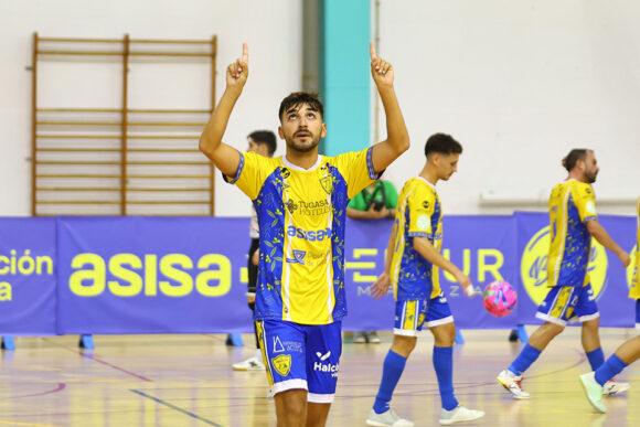 El ex del Ceutí Abraham Cintado ha marcado dos de los goles del Virgili