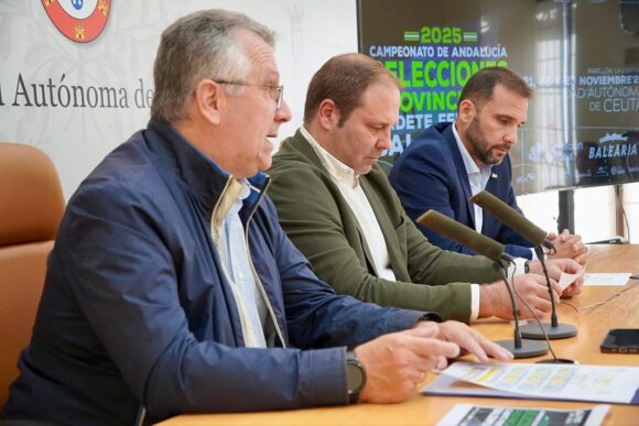 Los presidentes de las federaciones de Ceuta y Andaluza, junto al director general de Deportes