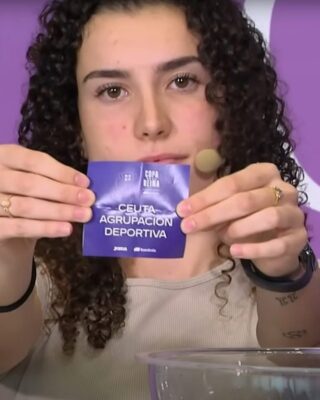 Momento en el que la ala del Metales Río Bravo Móstoles ha extraído la papeleta del Ceuta