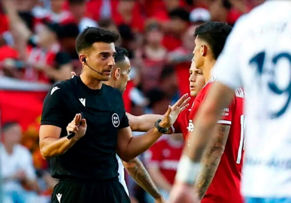 Eder Mallo arbitró el polémico Nàstic-Málaga que dejó a los catalanes sin ascenso