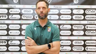 El segundo entrenador, tras la derrota ante el Arriva Alcorcón.