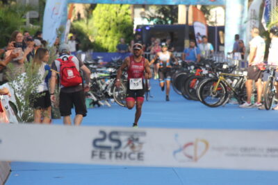 Vilal Ahmed, a punto de cruzar la meta en la Avenida Sánchez Prado