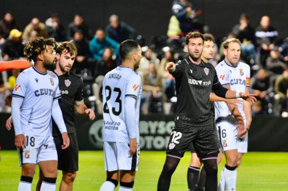 El penalti de Bonini sobre Anuar ha indignado al Almería 