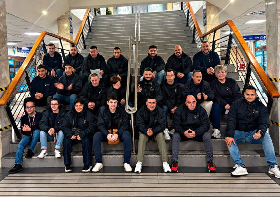 Jugadores y técnicos de la AD Ceuta Genuine, este jueves en la Estación Marítima de Ceuta  