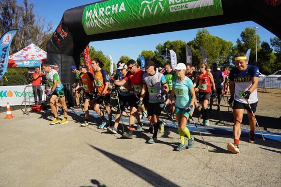 Los participantes, en el momento de tomar la salida desde el Campo de Tiro del Jaral