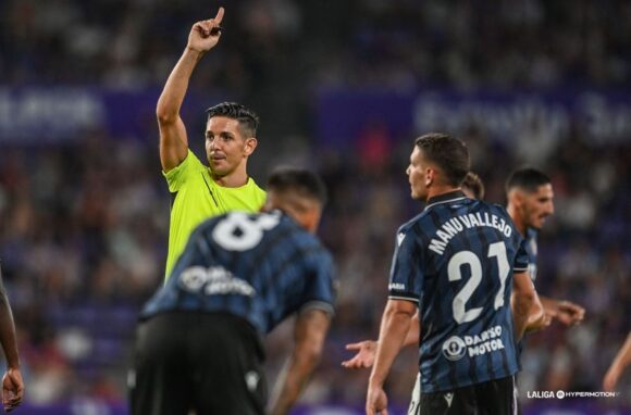 Muresan Muresan arbitró el debut del Ceuta en LaLiga Hypermotion en Valladolid