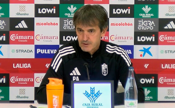 Pacheta, este sábado en la rueda de prensa previa al partido contra el Ceuta 