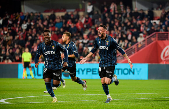 Cristian celebra junto a Koné su golazo de falta que ha supuesto el empate a uno