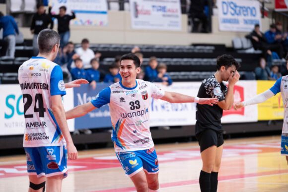 Los maños celebran uno de sus goles ante la UA Ceutí