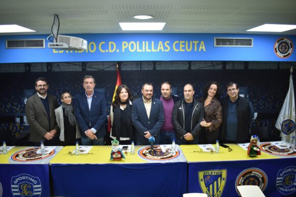 Un momento del acto de presentación del torneo navideño del CD Polillas