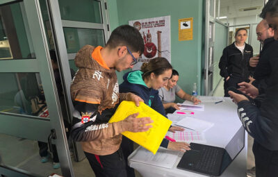 Una imagen de la entrega de dorsales de este viernes / JC Ruiz 