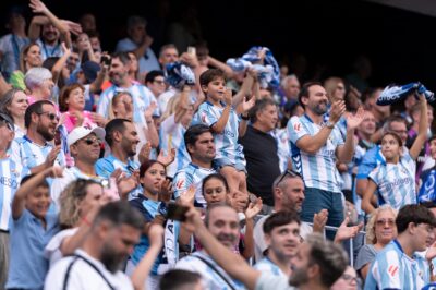 ampliar foto Aficionados del Málaga en las gradas de La Rosaleda